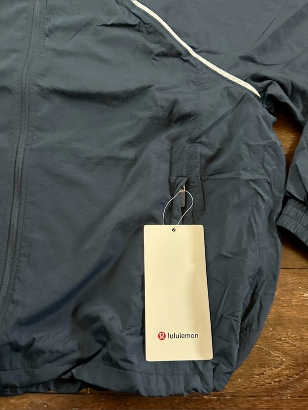 Lululemon License to Train Lightweight Jacket-navy size 8 NWT - Picture 10 of 10